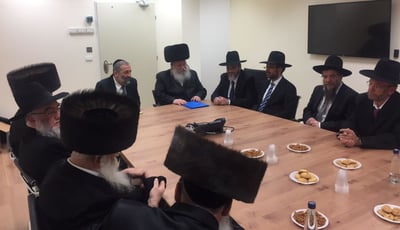 התכנסות של חברי וועדת הרבנים. ארכיון