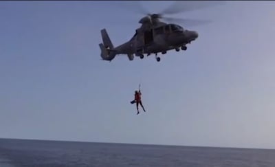 בלב ים: כלי שיט מתאבדים ומטוסי קרב. צפו