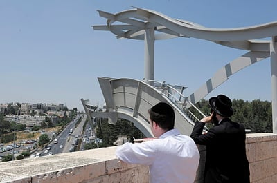 מבנה יד שרה. למצולמים אין קשר לכתבה
