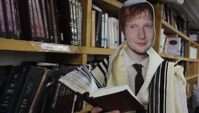 הסיפור מאחורי ה"גיור הסודי" של אד שירן