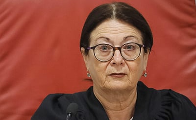 הנשיאה אסתר חיות
