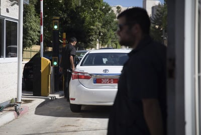 החוקרים נכנסים למעון רה"מ, אתמול