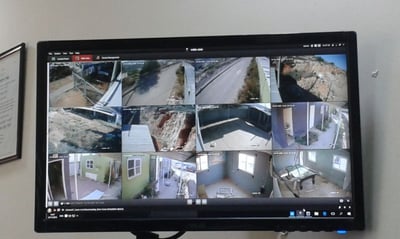 לייקווד: מצלמות אבטחה בבתי הספר לבנות