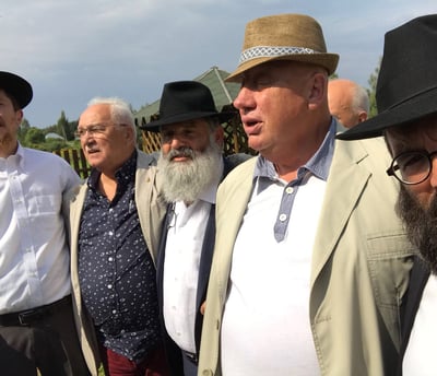 בכירי מחוז העיירה ליובאוויטש באו לחזק בחגיגה החב"דית