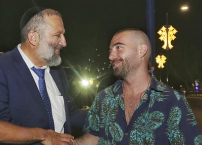 לקול שאגות המעריצים: דרעי הזמין את עומר אדם