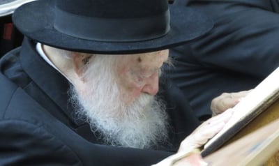 הסליחות הראשונות של מרן שר התורה. צפו