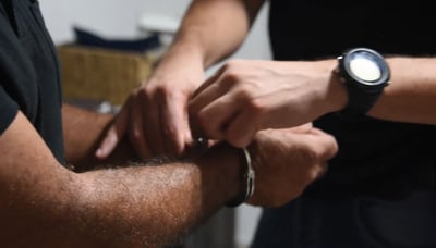 נעצרו חשודים בתיקון רכבים בשטחים. צפו