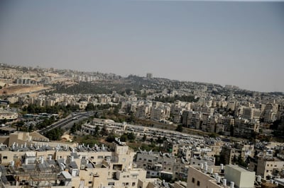 ירושלים - מגג בית המדרש של בעלזא. צפו