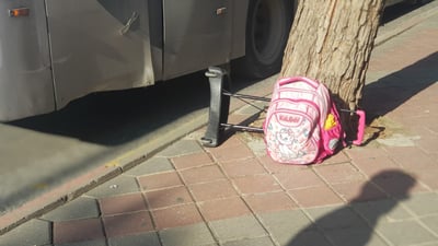 ילקוט הילדה שנדרסה, בזירת אחת התאונות, אתמול