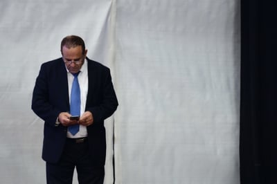 השר איוב קרא