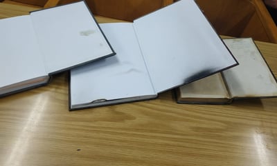 אלמוני השחית ספרי קודש בבית הכנסת והילל את השטן