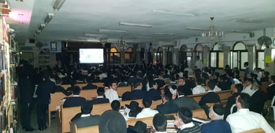 הבני ברקים מאיגוד בני הישיבות באו לצפות בסרט