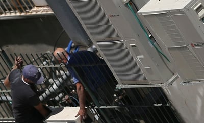 התקנת מזגנים. אילוסטרציה