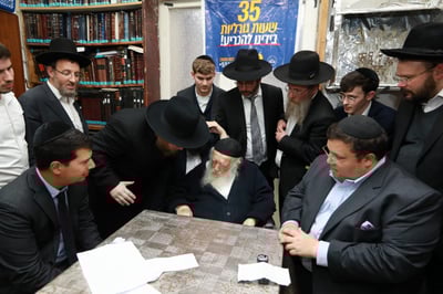 בבית הגר"ח: שני פרקליטי הצמרת תרמו יחד מליון שקלים