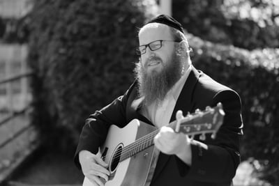 מרדכי רוט בסינגל קליפ חדש: "לך מחכים"