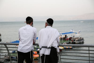4 טריקים שיהפכו אתכם לאנשי שיחה מעולים