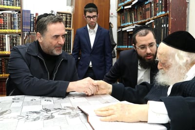 השר כץ במעונו של שר התורה