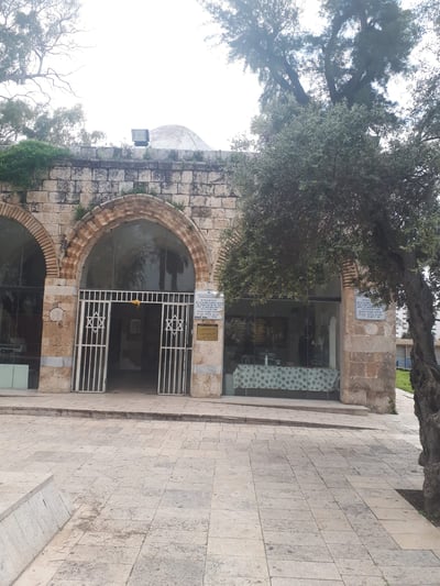 קבר רבן גמליאל ביבנה, היום בבוקר