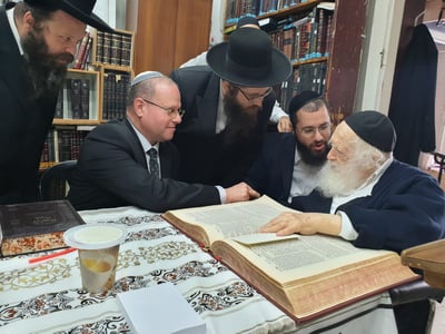 המנהל סיפר לשר התורה על התכנית לטובת המאושפזים שומרי המצוות