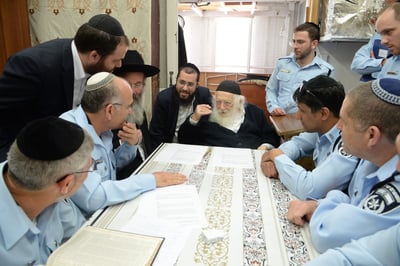 מפקדי המשטרה התברכו מפי מרן שר התורה
