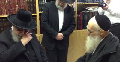 מטלטל: כשמרן הגר"ע יוסף זצ"ל נפרד בפעם האחרונה מבנו הגר"י יוסף זצ"ל