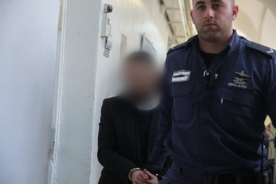 "החשוד" במהלך מעצרו