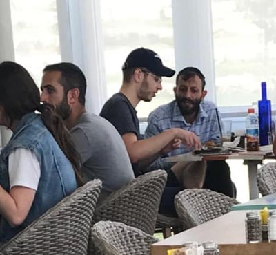 על מה שוחחו הבנים של נתניהו ודרעי?