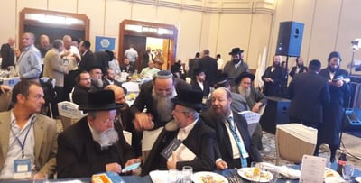 הרב מנחם בורשטין באירוע רפואי עם בכירים בתחום