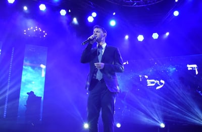 יונתן שינפלד מחדש את הלהיט לכבוד החג