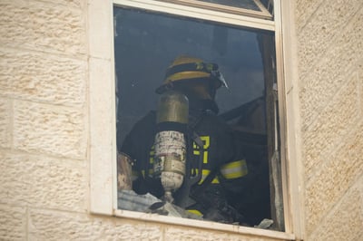 החקירה: משחק ילדים באש במחסן מאולתר הציתה את הבניין