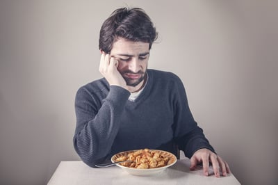 שוכחים לאכול: למה זה קורה ומתי כדאי להתחיל לדאוג?