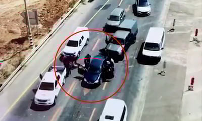 באמצע הכביש: לוחמי מג"ב עצרו מסיע שב"ח