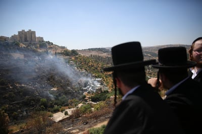הלהבות עצרו מטרים מבית הכנסת העתיק