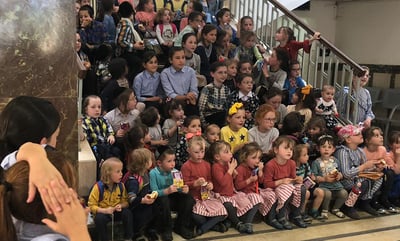 עשרות ילדות ואמהות בבית המשפט: רוצות גינה ב'בית ישראל'