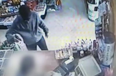 שדד חנות מכולת באמצעות אקדח ונעצר