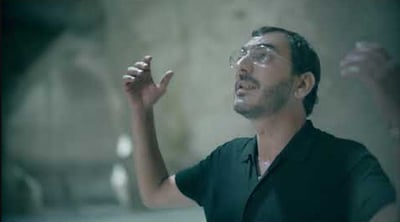 יובל טייב בביצוע ווקאלי ספונטני ללהיט 'נחמוני'