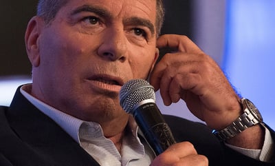 ח"כ גבי אשכנזי שכח את מכשיר הטלפון במסעדה