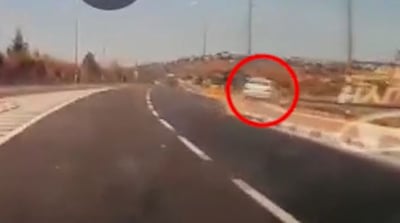 סוטה עם רכבו, פוגע באחים ומתהפך • צפו