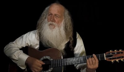 יצחק פוקס בקליפ חדש לשירו "המבדיל"