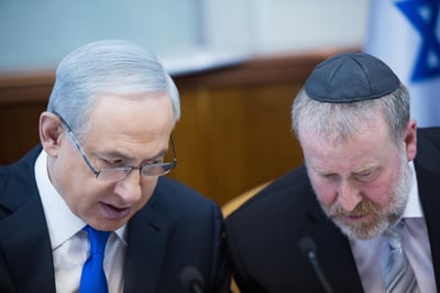 מנדלבליט מכחיש: "לא הופעל לחץ על עדים בתיקי נתניהו"