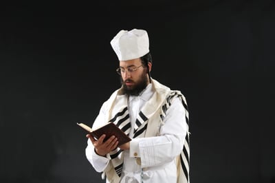 ישראל נחמן מבצע את הקלאסיקה "כל נדרי"