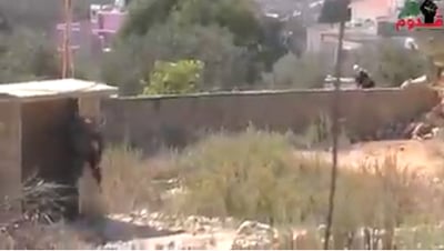 צפו: קרב יידויי אבנים בין מחבל  לחייל צה"ל