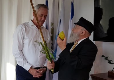 זה מה שהגיב בני גנץ בזמן שקיבל את ארבעת המינים