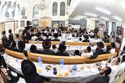 אשלג: ה'טיש יארצייט' שולב עם סעודת 'שלישי למילה'