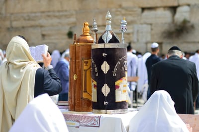 שמיני עצרת: השמחה שאינה עוצרת גם בקשר הזוגי