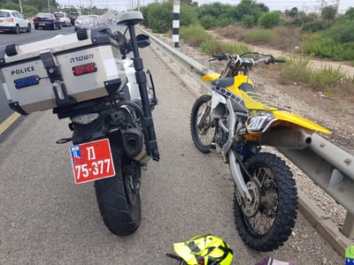 ללא לוחית וללא רישיון ונוהג בצורה פרועה