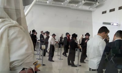 שירת ההלל בשדה התעופה בפולין • וידאו
