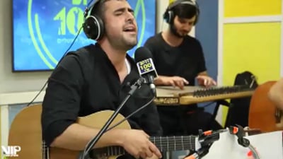 ישי ריבו בביצוע לייב ללהיט של עקיבא • צפו
