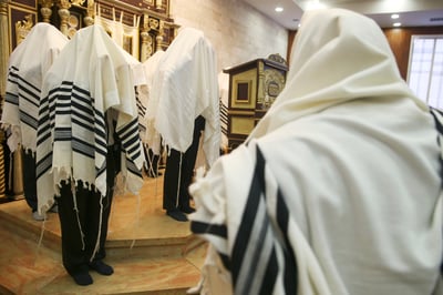 האברכים חתמו לא לדבר בבית הכנסת והמחלה נעלמה