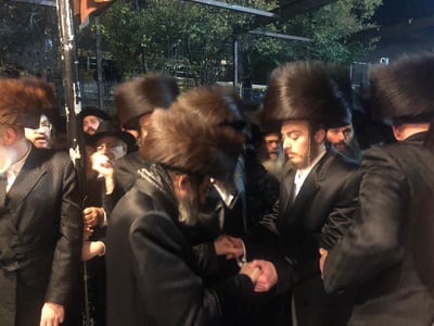 הריקוד מחוץ לאולם